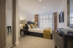 1 bedroom, iron/ironing board, WiFi, bed sheets - Luxury Apartment w/ River Views & Free Parking - Central York - The Lion Suite (York)