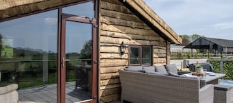 Charming North Yorkshire Cabin w/ Hot Tub & Views