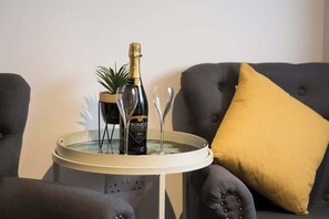 Interior - The Aura Suite - Stylish Apartment Near York Minster Free Parking (Layerthorpe)
