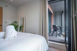 1 dormitorio, tabla de planchar con plancha, wifi y ropa de cama