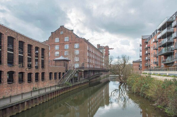 Exterior - Stylish York Apartment in Historic Building (York)