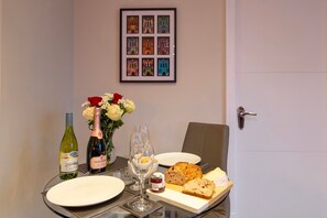 Dining - Stylish York Apartment in Historic Building (York)
