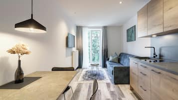 Deluxe Apartment, Balcony, Mountain View | Living area