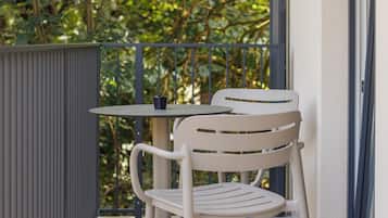 Deluxe Apartment, Balcony, Mountain View | Outdoor dining