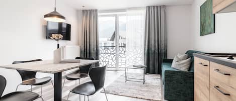 Deluxe Suite, Mountain View | Private kitchen | Fridge, microwave, cookware/dishes/utensils
