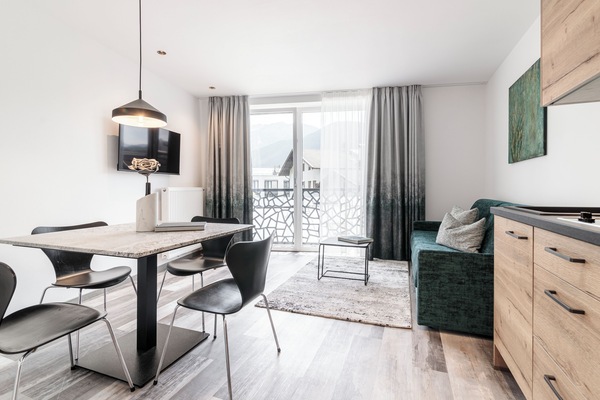 Suite Deluxe, vista montagna | Cucina privata | Frigorifero, microonde, pentole/stoviglie/utensili