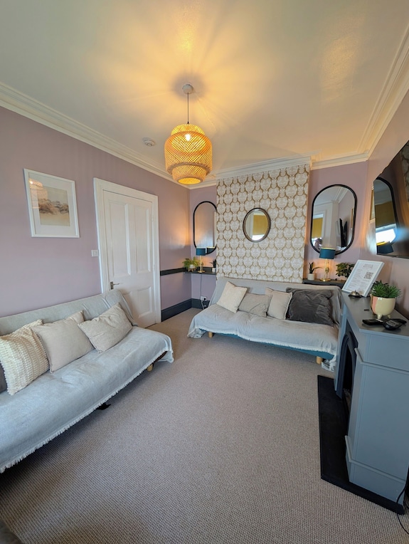 Bournemouth Beach Boutique With Hot Tub (Sleeps 14 And 5 Mins Walk To Beach) - Bournemouth