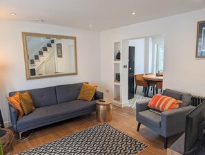 Living area - Central Cute Garden Cottage Close to Town & Beach (Brighton and Hove)