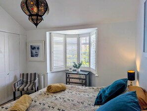 Room - Central Cute Garden Cottage Close to Town & Beach (Brighton and Hove)