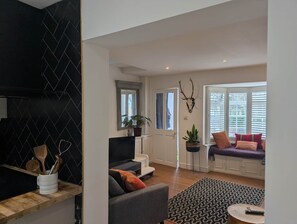 Living area - Central Cute Garden Cottage Close to Town & Beach (Brighton and Hove)