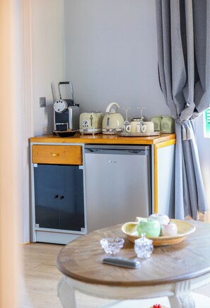 Deluxe Apartment, Balcony, Sea View | Minibar - LOS 2 (Symi)