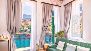 Unclassified image, 5 of 34, button - LOS 2 (Symi)