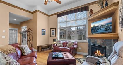 The Grizzly Hideout | Hot Tub + Kid & Dog Friendly