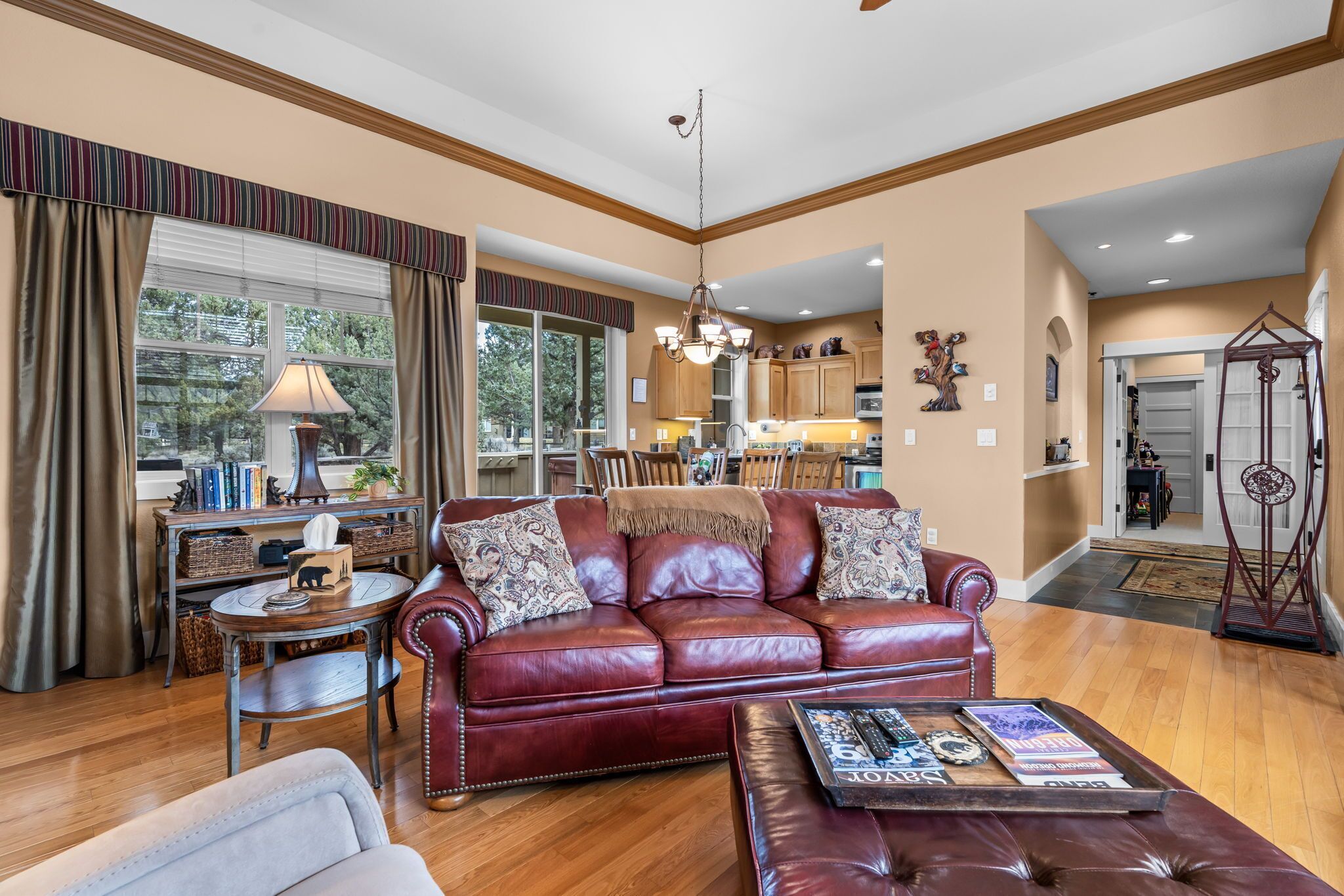Smart TV, fireplace, DVD player, stereo