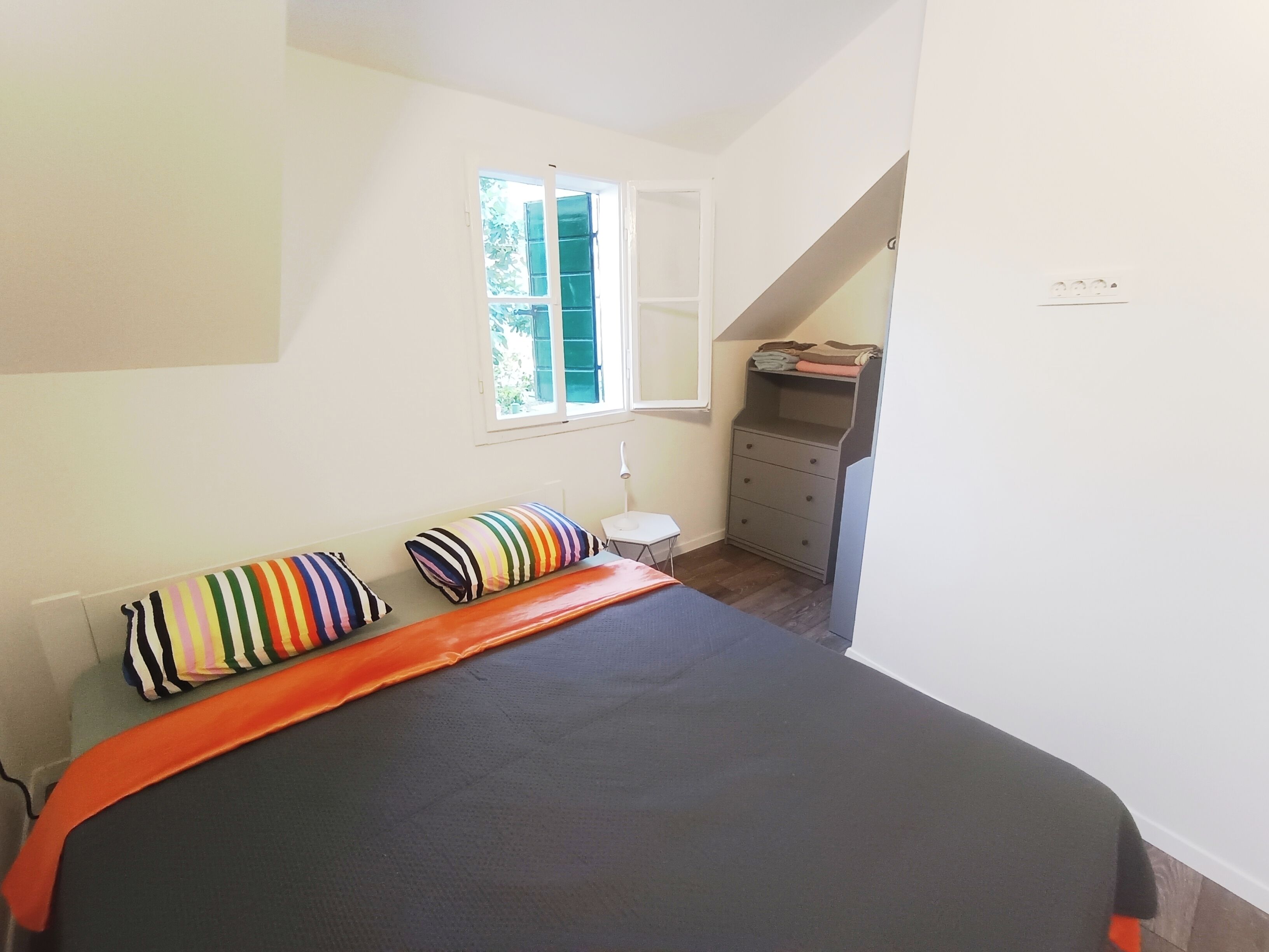 Desk, free WiFi, bed sheets