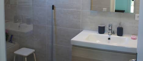 Shower, hair dryer, towels, toilet paper