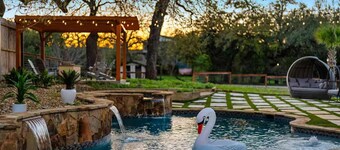 Massive Retreat-Pool-Pickleball-Gameroom+Much More