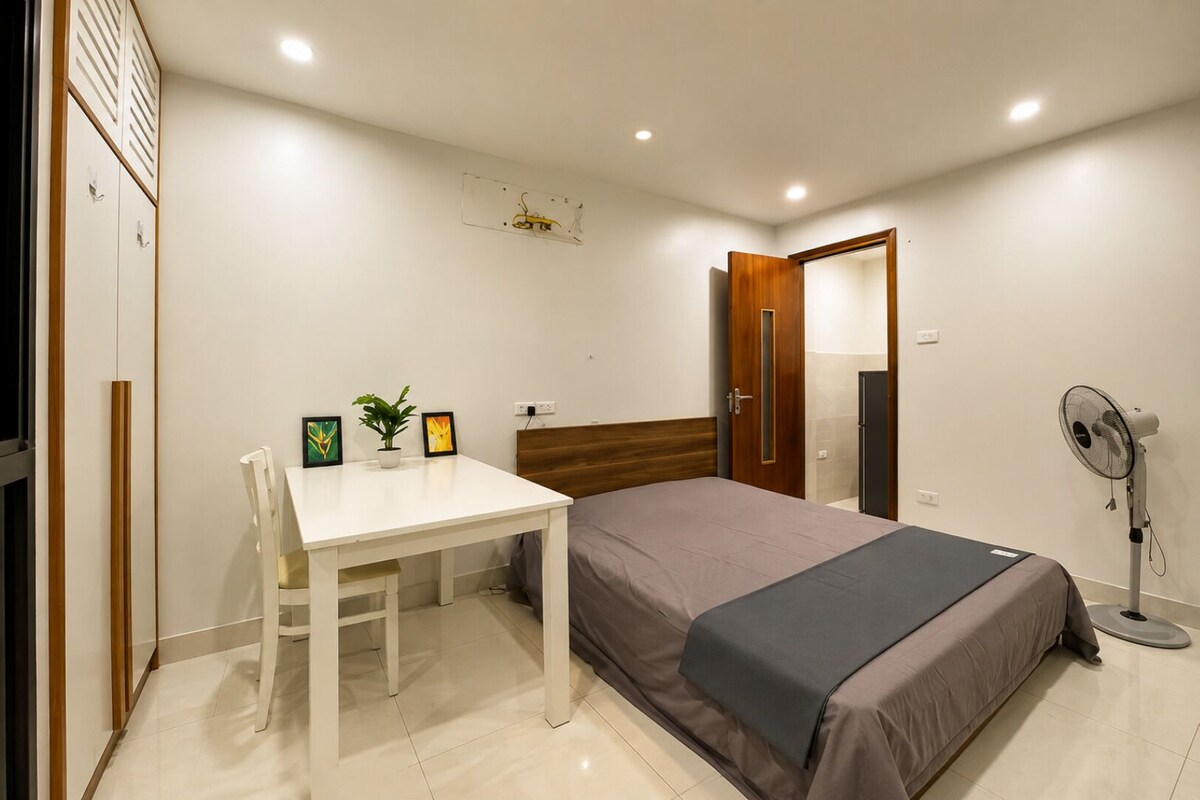 Basic Double Room | WiFi (free), individually decorated, individually furnished, bed sheets