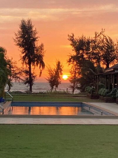 Sunbliss Pinewood Beach Resort