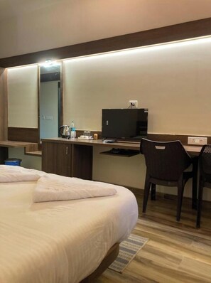 Double or Twin Room | Iron/ironing board, free WiFi - Sunbliss Pinewood Beach Resort (Dapoli)