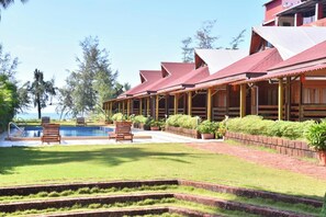 Pool - Sunbliss Pinewood Beach Resort (Dapoli)