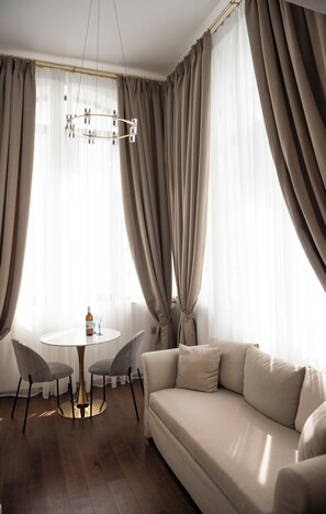 Deluxe Suite, Patio, City View