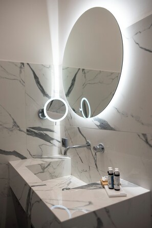 Deluxe Suite, Patio, City View | Bathroom