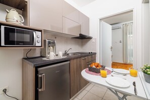 Private kitchen - Vacation apartment for 2 - only 150 m to the beach (Dramalj)