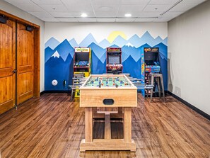 Games room - 2BR in Resort near West Entrance, Pool, Hot Tub (West Yellowstone)