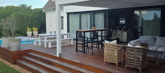 Coastal family home offers privacy, security and mooring!