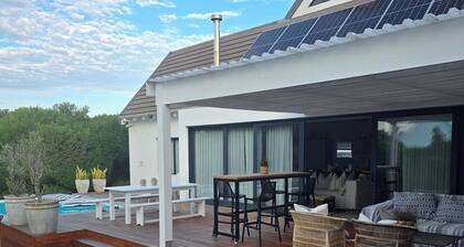 Coastal family home offers privacy, security and mooring!