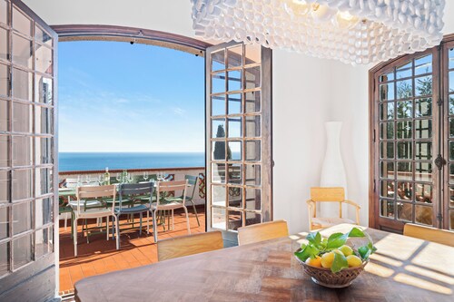 Maison Soleillade – A rustic, peaceful home with a view of the sea