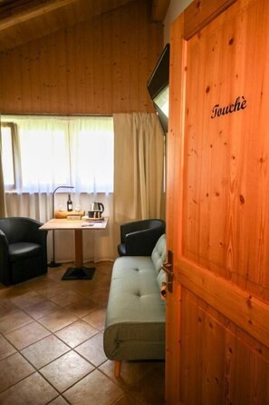 Deluxe Double Room, Mountain View | Interior - Chalet Chapeau R. a R. (Trentino-Alto Adige)