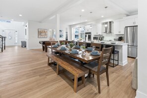 Dining - Stunning 5 bedroom house with Hot Tub (Indianapolis)