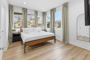 5 bedrooms, iron/ironing board, WiFi, bed sheets - Stunning 5 bedroom house with Hot Tub (Indianapolis)