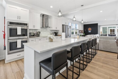 Stunning 5 bedroom house with Hot Tub