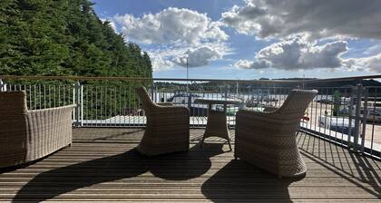 The Crow's Nest | A lofty little spot for very grounded relaxation.