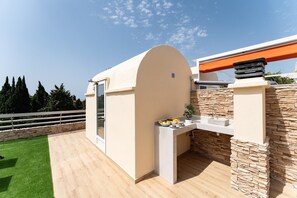 Apartment | Balcony - Apartment With Pool in the Heart of Marbella (Marbella)
