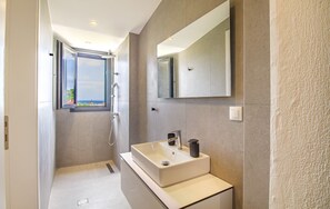 Hair dryer, towels - DaMa Maisonettes  by RentalsPro-Polychrono (Paliouri)