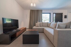TV - DaMa Maisonettes  by RentalsPro-Polychrono (Paliouri)