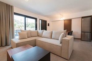 TV - DaMa Maisonettes  by RentalsPro-Polychrono (Paliouri)