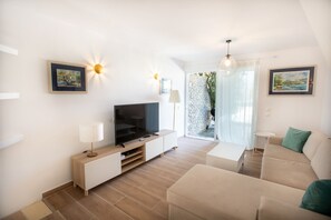 TV - Seascape Agistri Apartment by RentalsPro - Pefkochori Halkidiki (Pallini)