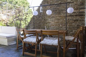 Outdoor dining - Seascape Agistri Apartment by RentalsPro - Pefkochori Halkidiki (Pallini)