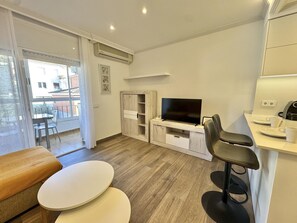 TV - Central, quiet apartment - 4 guests (Roses)