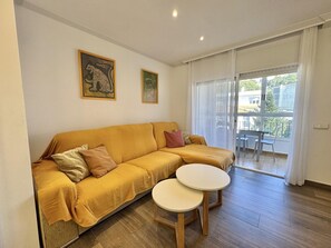 TV - Central, quiet apartment - 4 guests (Roses)