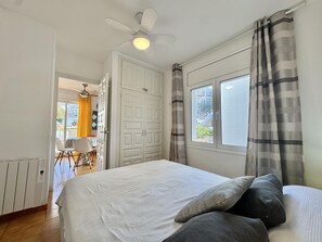 Room - Cozy Apartment with Pool and Terrace in Puig Rom, 2km from Roses Beach - Sleeps 4 (Roses)