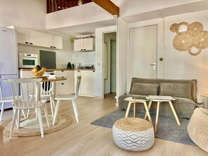 TV - Mezzanine apartment, air conditioning - 2 guests (Sainte-Maxime)