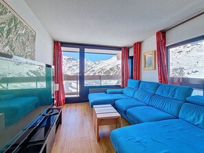 TV - Spacious apartment at the foot of slopes - 6 guests (Les Menuires)