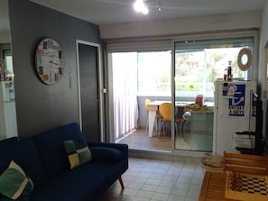 TV - Charming T2 with Terrace and Parking in Sète (Sète)