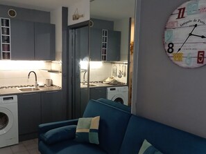 Interior - Charming T2 with Terrace and Parking in Sète (Sète)